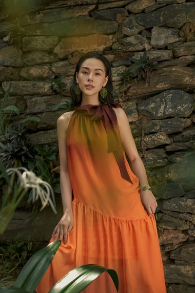 Hiển thị chi tiết cho Đầm maxi cổ nơ Ảnh của Đầm maxi cổ nơ