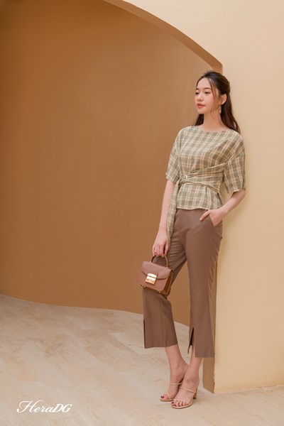 Hiển thị chi tiết cho Quần lửng ống vẩy xẻ gấu Ảnh của Quần lửng ống vẩy xẻ gấu
