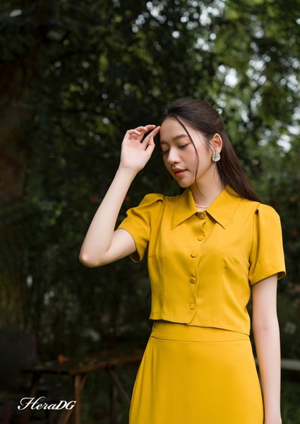 Hiển thị chi tiết cho Áo crop cổ đức Ảnh của Áo crop cổ đức