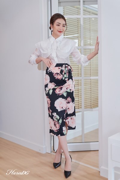 Hiển thị chi tiết cho Chân váy lụa ôm buộc nơ, tà lệch Ảnh của Chân váy lụa ôm buộc nơ, tà lệch