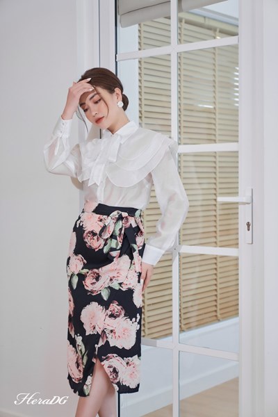 Hiển thị chi tiết cho Chân váy lụa ôm buộc nơ, tà lệch Ảnh của Chân váy lụa ôm buộc nơ, tà lệch