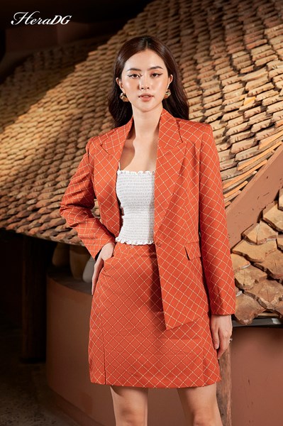 Hiển thị chi tiết cho Áo blazer cổ 2 ve Ảnh của Áo blazer cổ 2 ve
