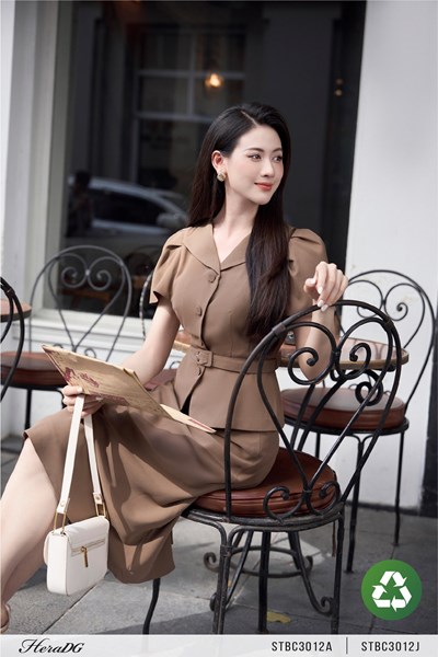 Hiển thị chi tiết cho Áo ký giả vai suông xếp ly Ảnh của Áo ký giả vai suông xếp ly