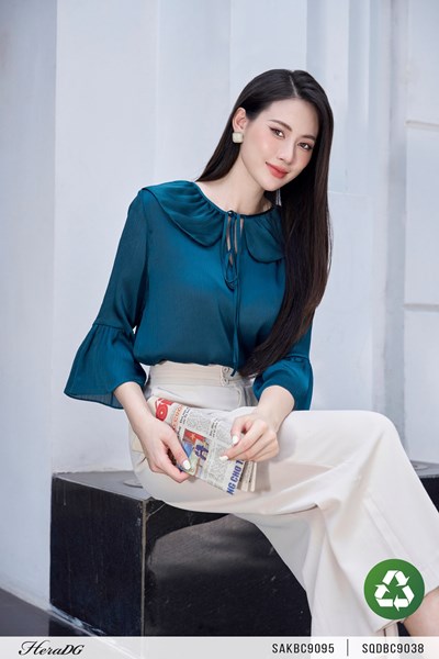 Hiển thị chi tiết cho Áo cổ bèo dáng suông Ảnh của Áo cổ bèo dáng suông
