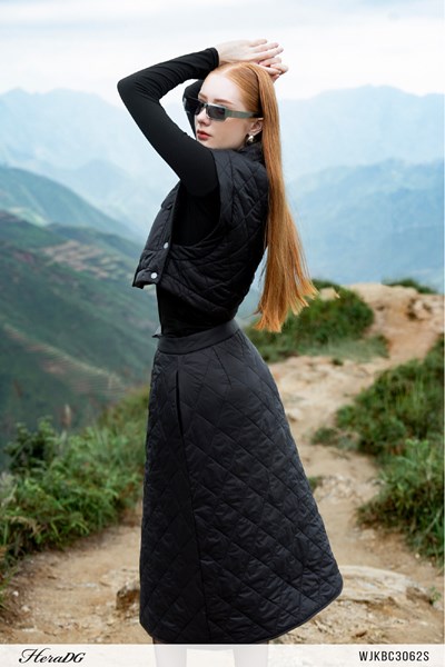Hiển thị chi tiết cho Set áo phao gile, chân váy midi Ảnh của Set áo phao gile, chân váy midi
