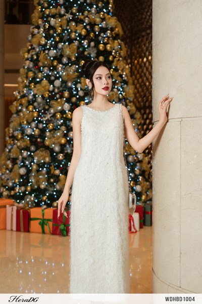 Hiển thị chi tiết cho Đầm suông cổ dáng yếm Ảnh của Đầm suông cổ dáng yếm