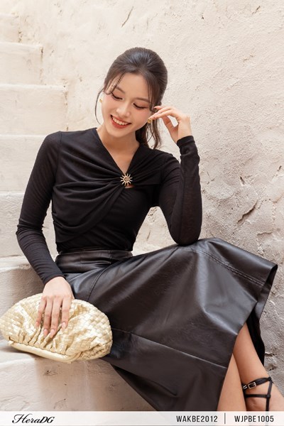 Hiển thị chi tiết cho Áo kiểu ngực xếp vặn Ảnh của Áo kiểu ngực xếp vặn