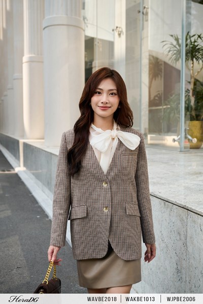 Hiển thị chi tiết cho Áo blazer dạ kẻ cổ V Ảnh của Áo blazer dạ kẻ cổ V
