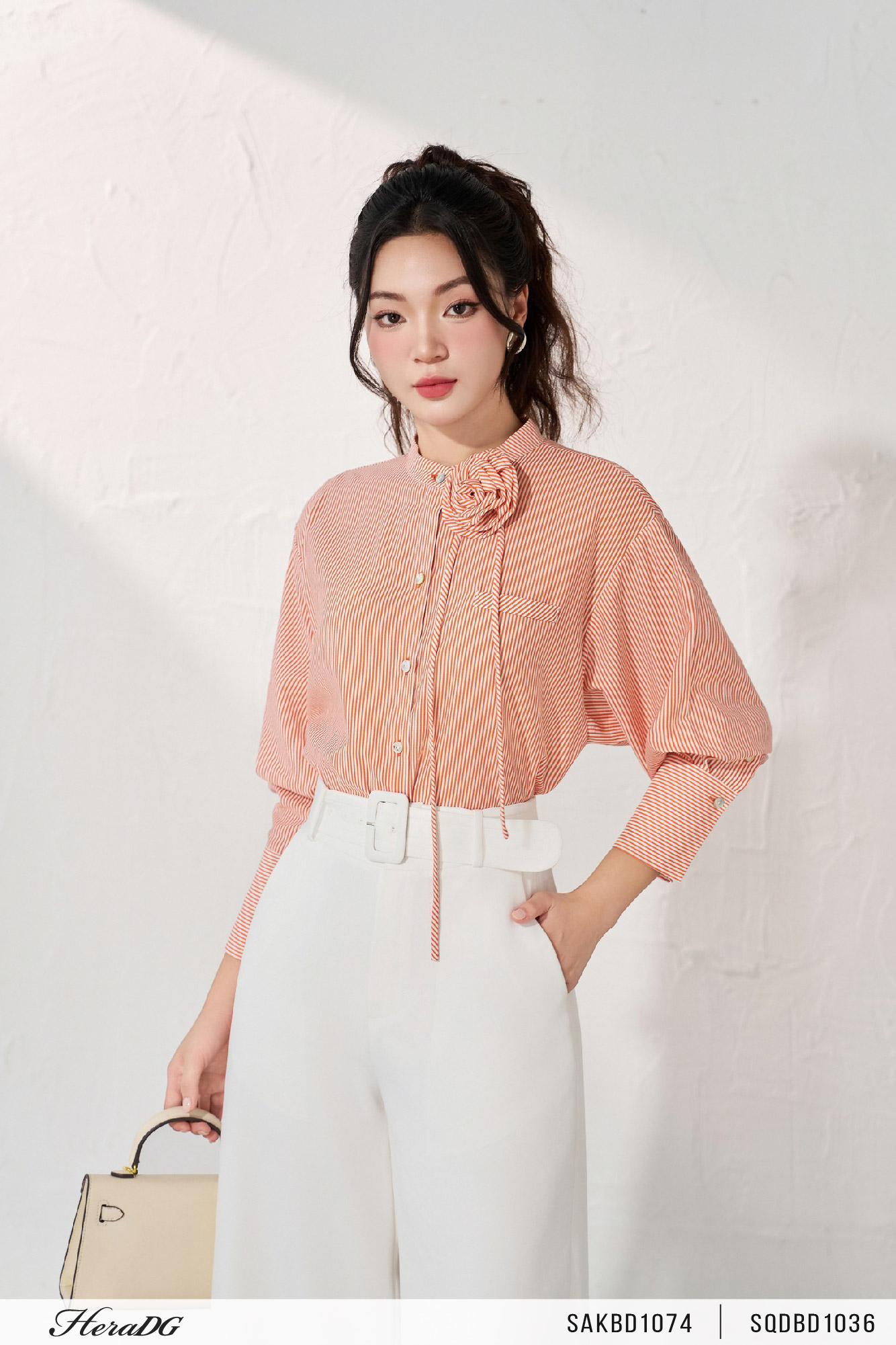 Ảnh của Áo kiểu đính hoa rời