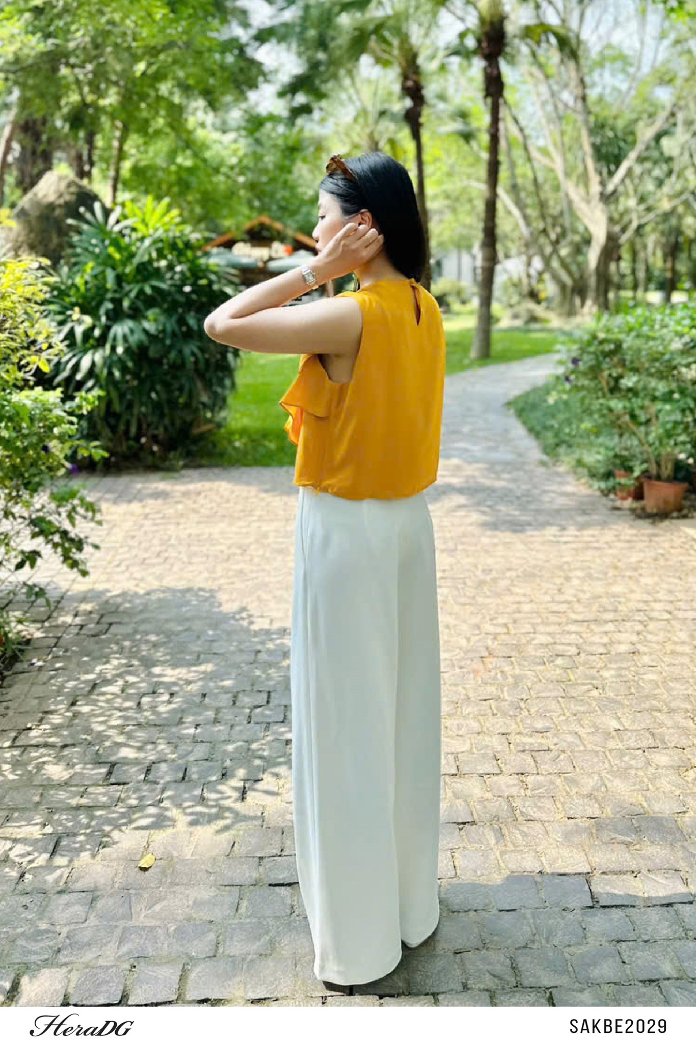 Ảnh của Áo sát nách cổ bèo