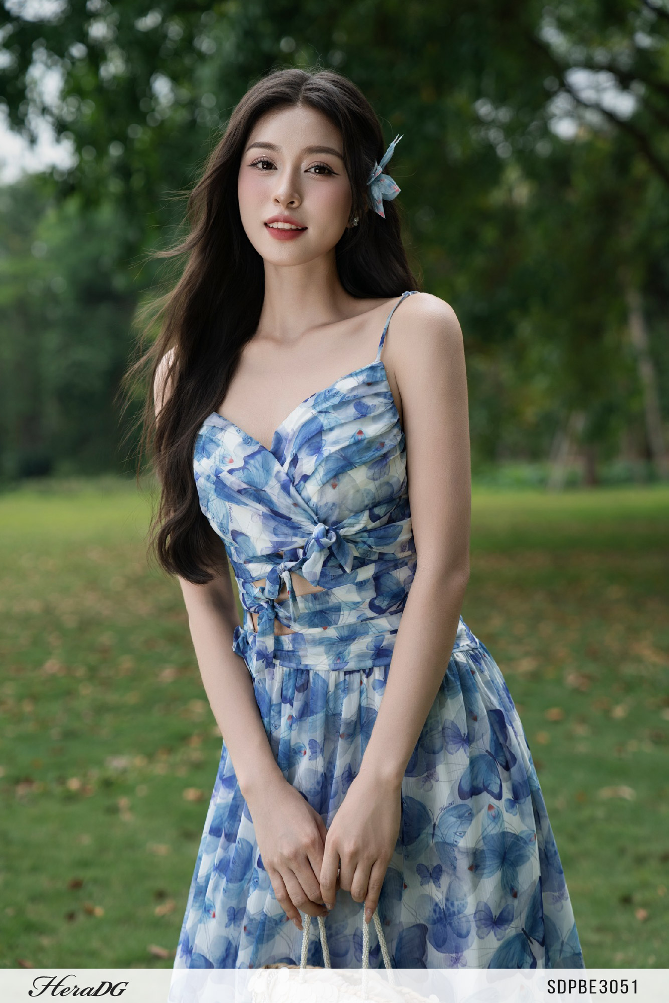 Ảnh của Đầm 2 dây cut out đính nơ