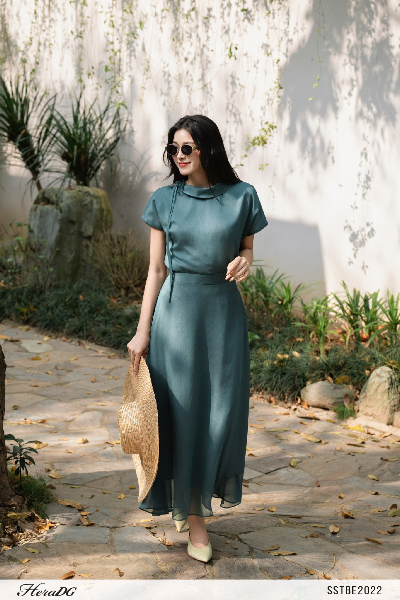 Ảnh của Set bộ áo cổ buộc nơ, chân váy xoè