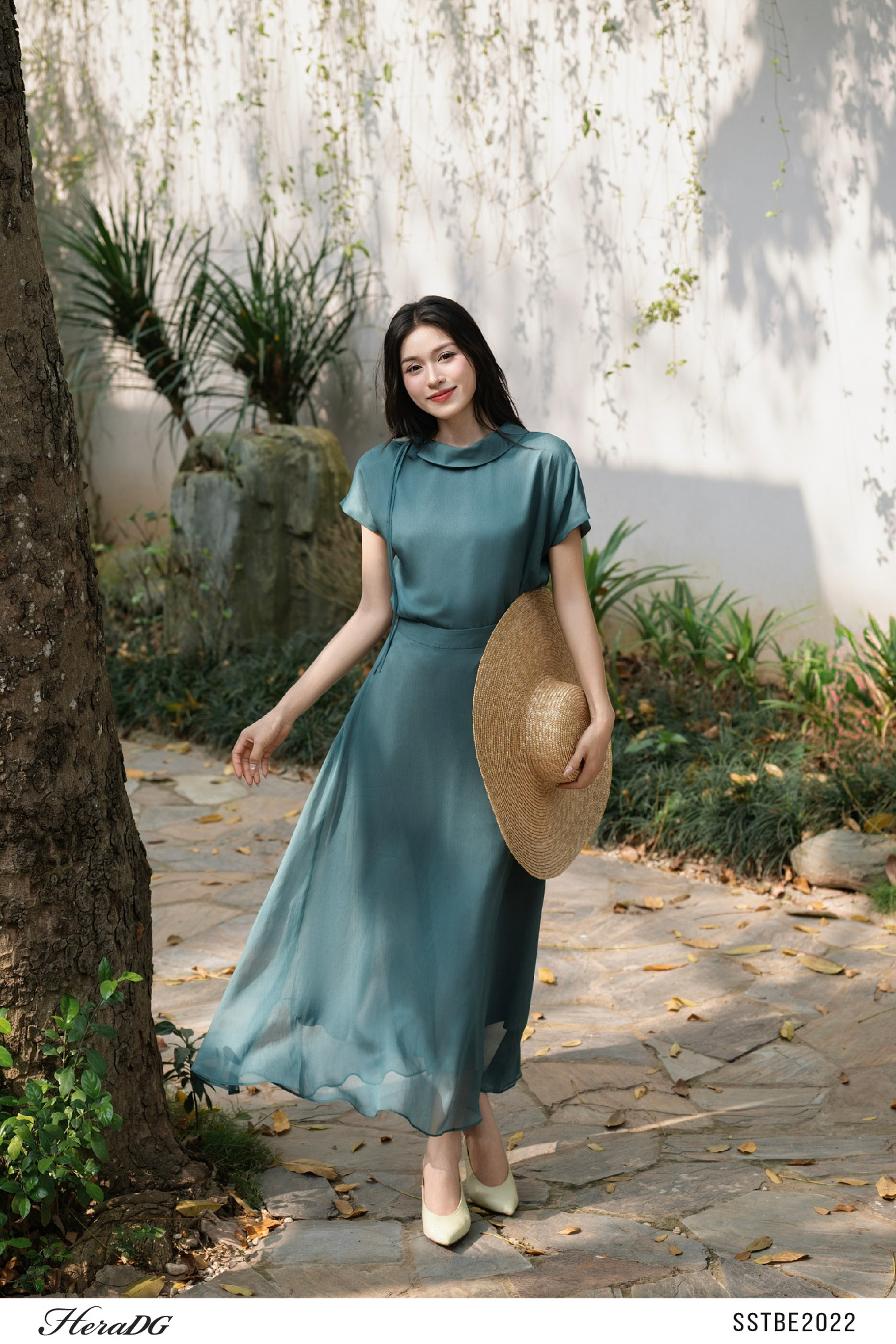 Ảnh của Set bộ áo cổ buộc nơ, chân váy xoè