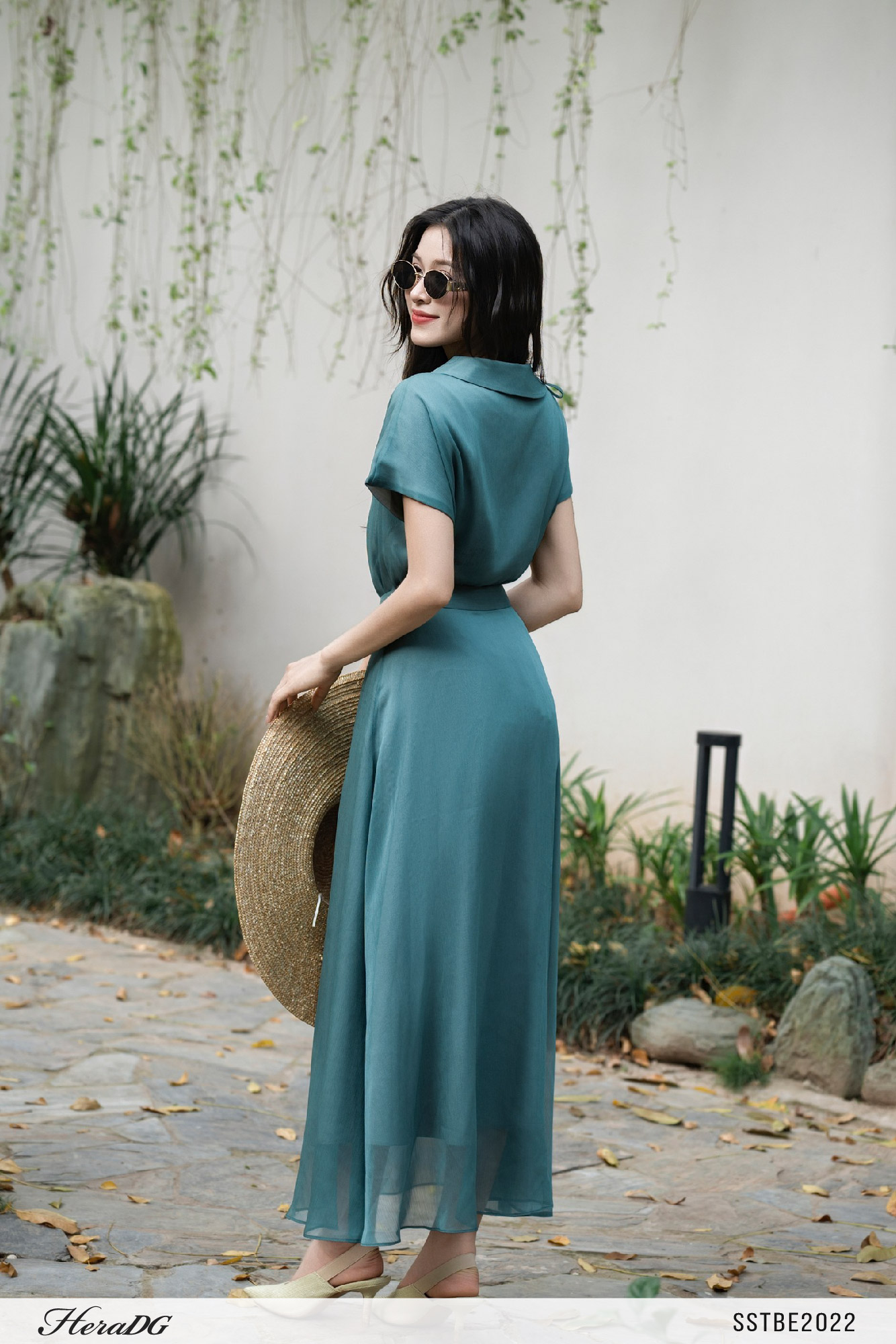 Ảnh của Set bộ áo cổ buộc nơ, chân váy xoè