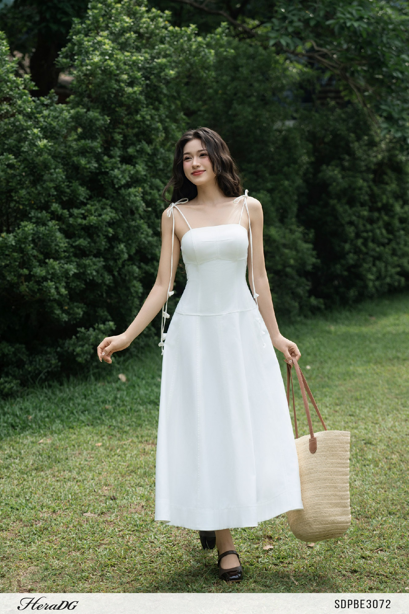Ảnh của Đầm xoè 2 dây đính dây hoa trang trí