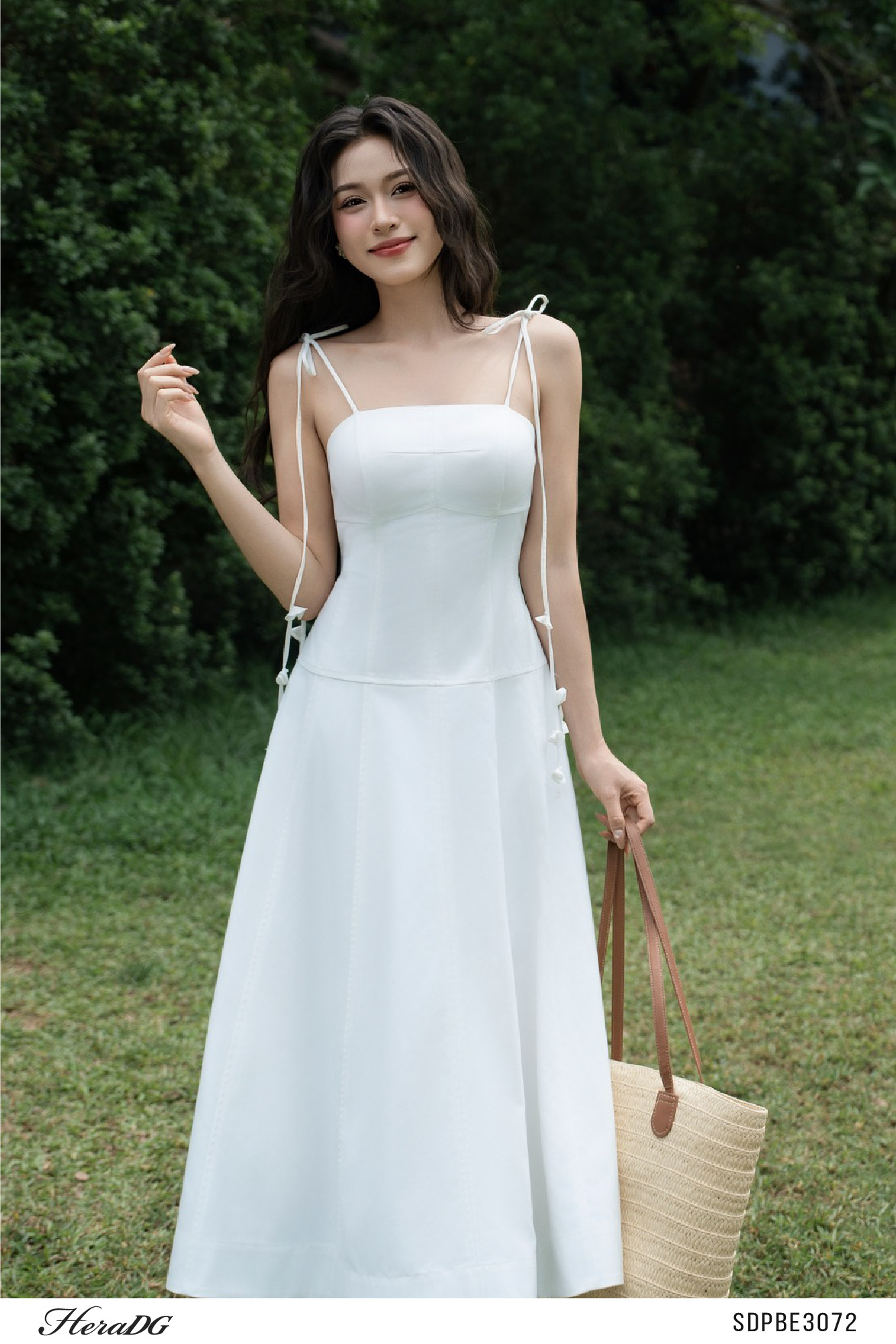 Ảnh của Đầm xoè 2 dây đính dây hoa trang trí