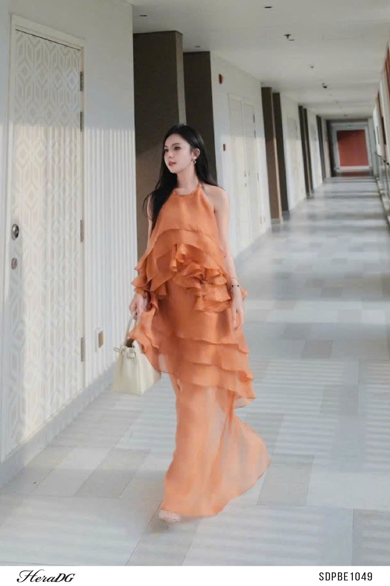 Ảnh của Đầm maxi cổ yếm