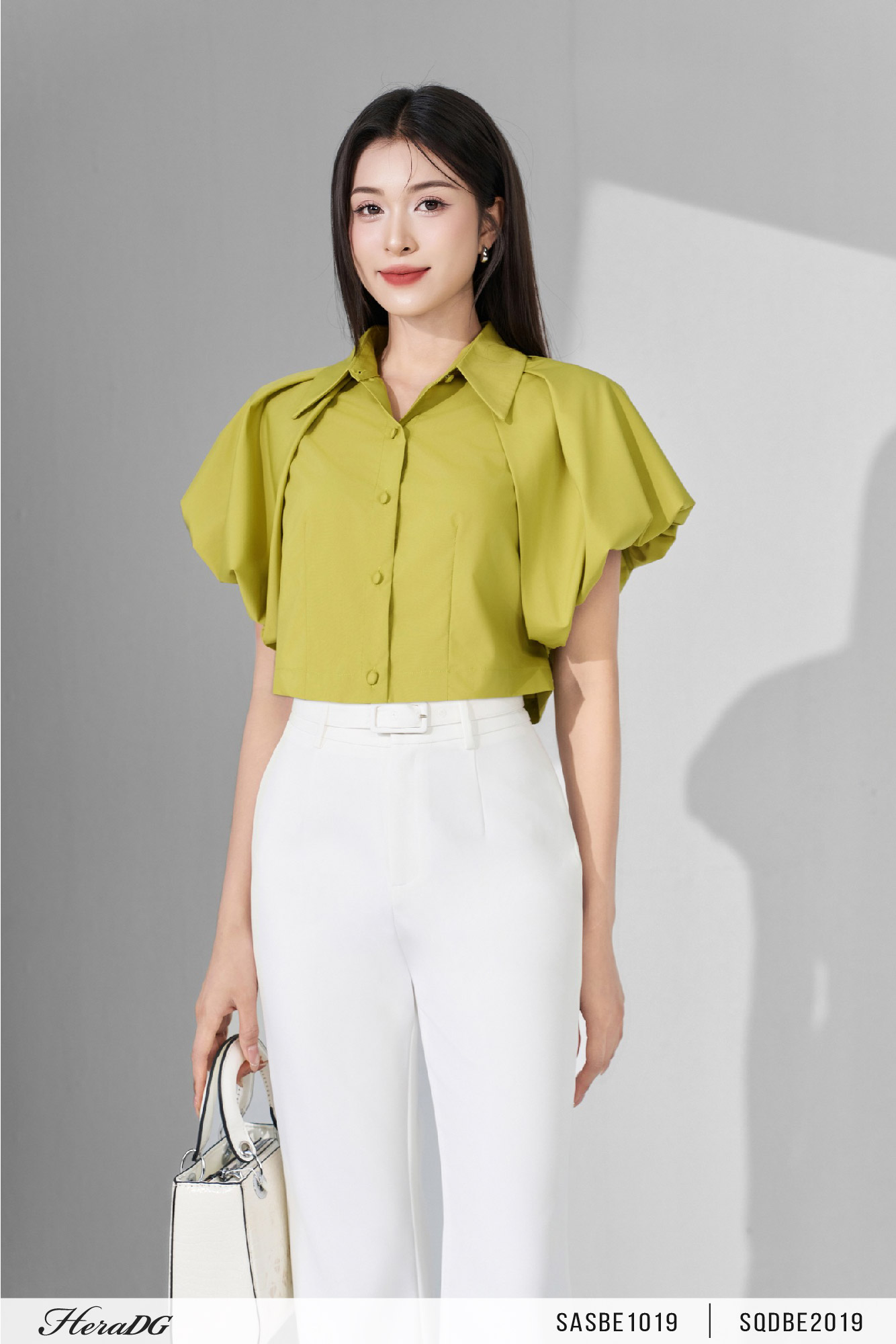Ảnh của Áo sơ mi tay bồng dáng ngắn