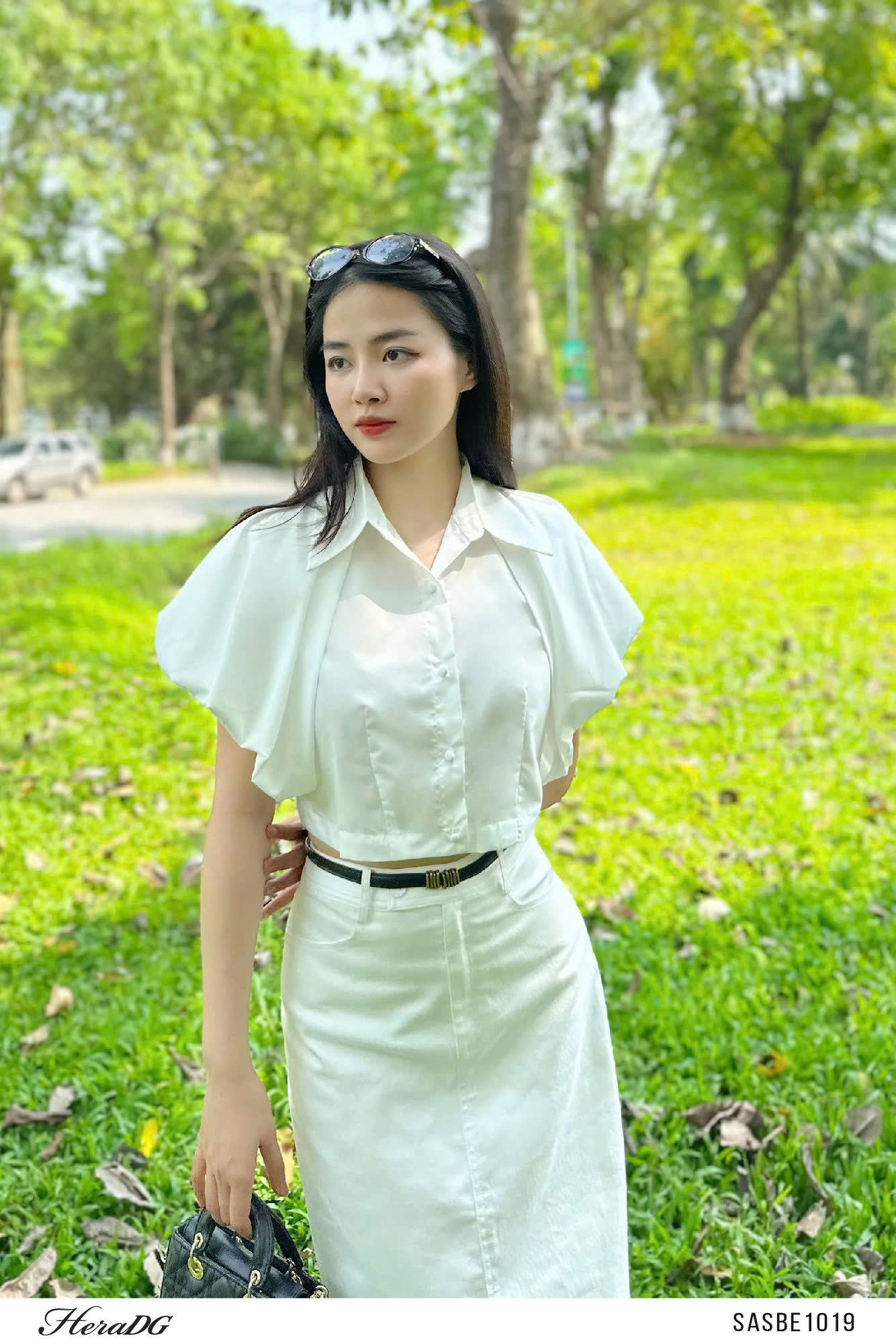 Ảnh của Áo sơ mi tay bồng dáng ngắn