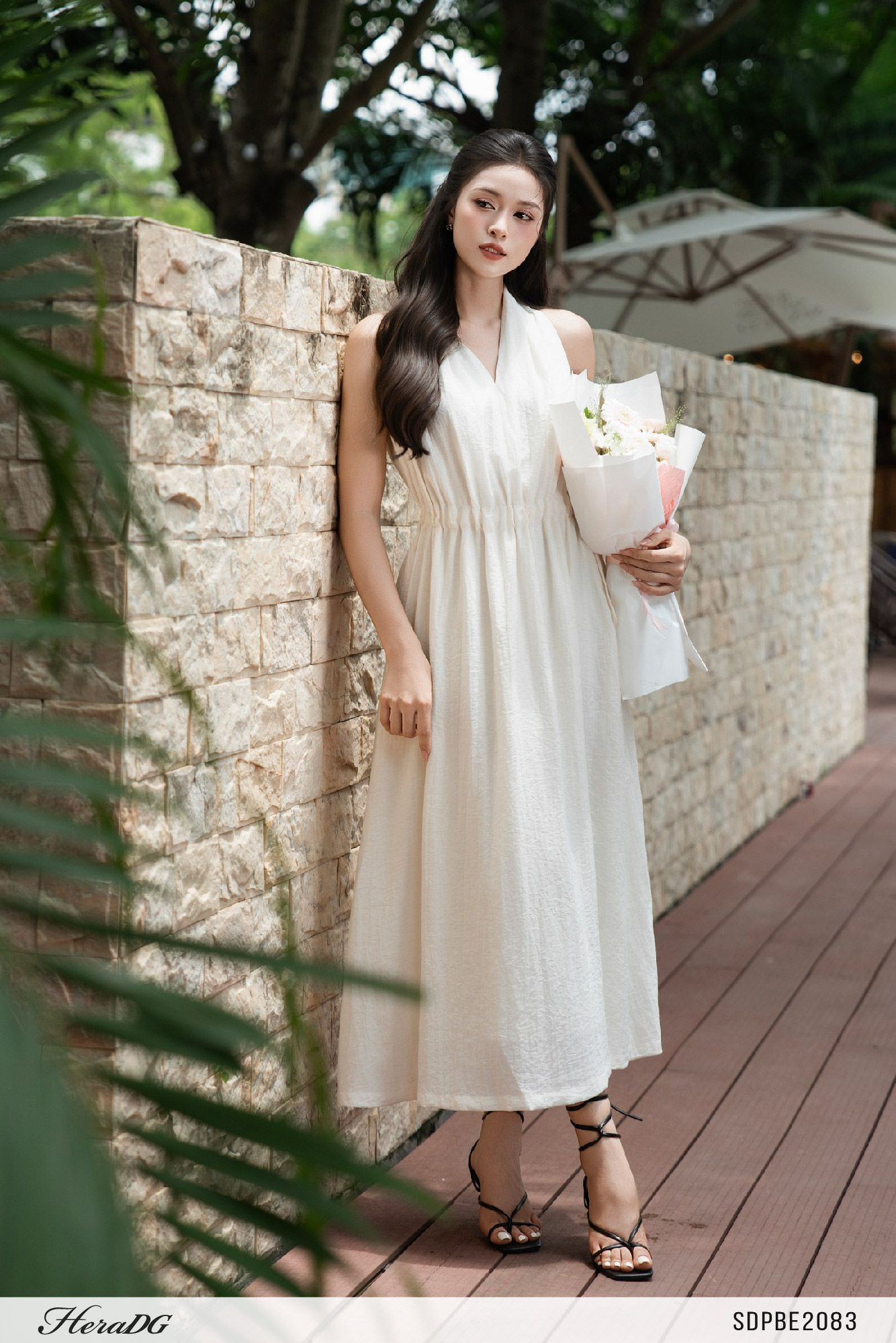 Ảnh của Đầm xoè cổ yếm rút eo