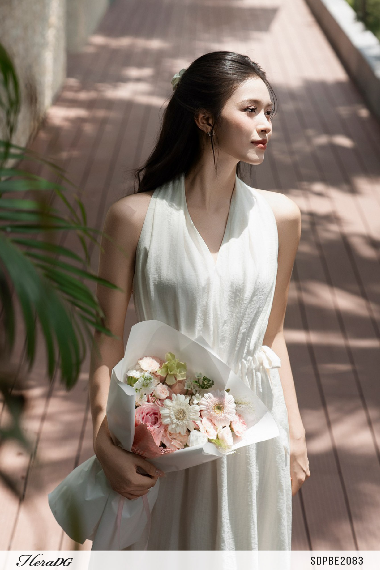 Ảnh của Đầm xoè cổ yếm rút eo