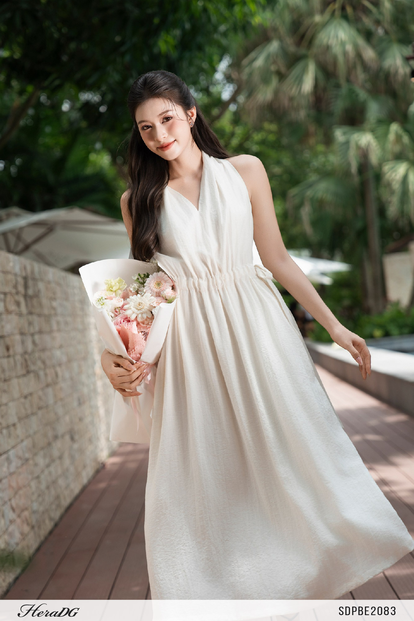 Ảnh của Đầm xoè cổ yếm rút eo