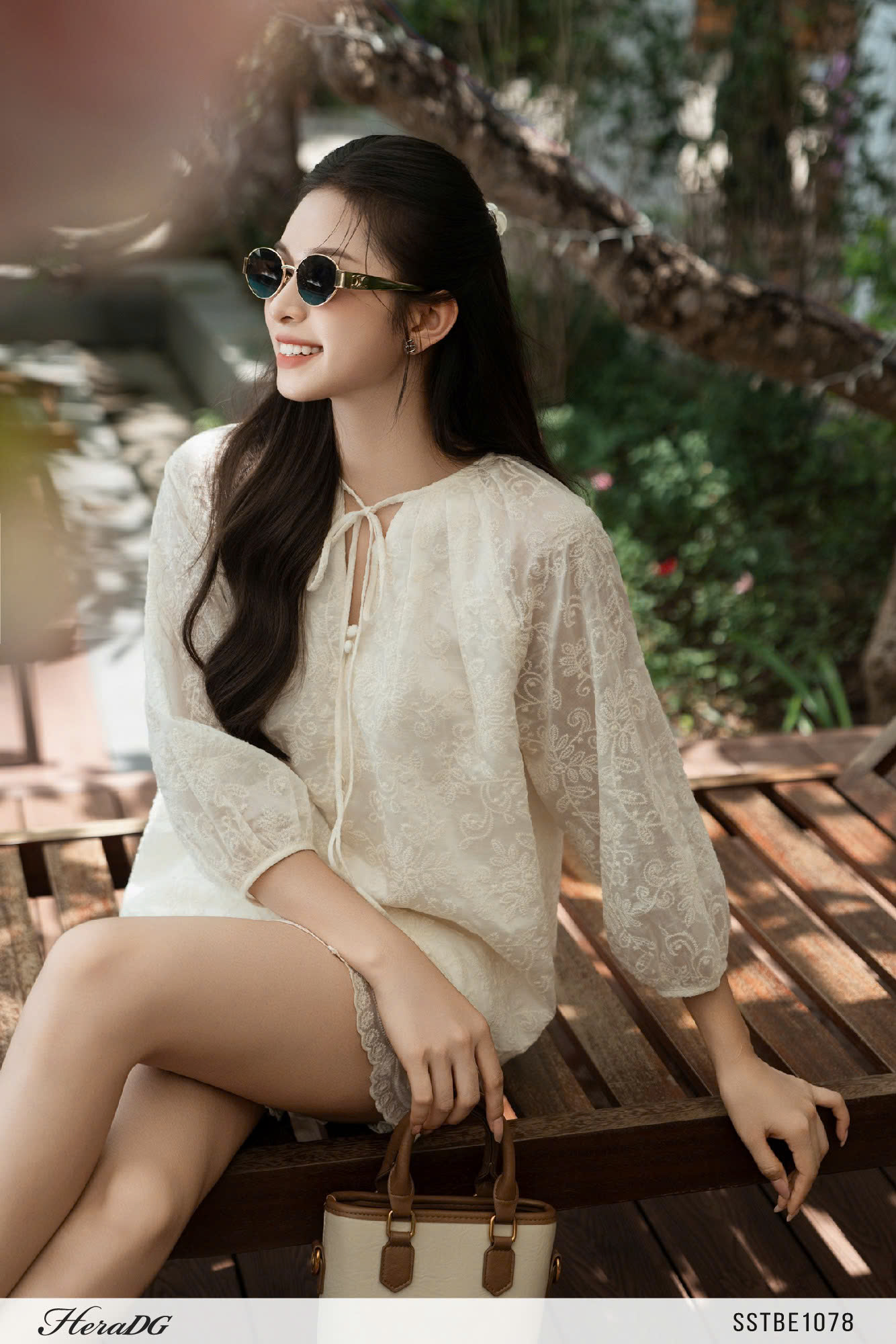Ảnh của Set bộ áo kiểu tơ thêu hoa