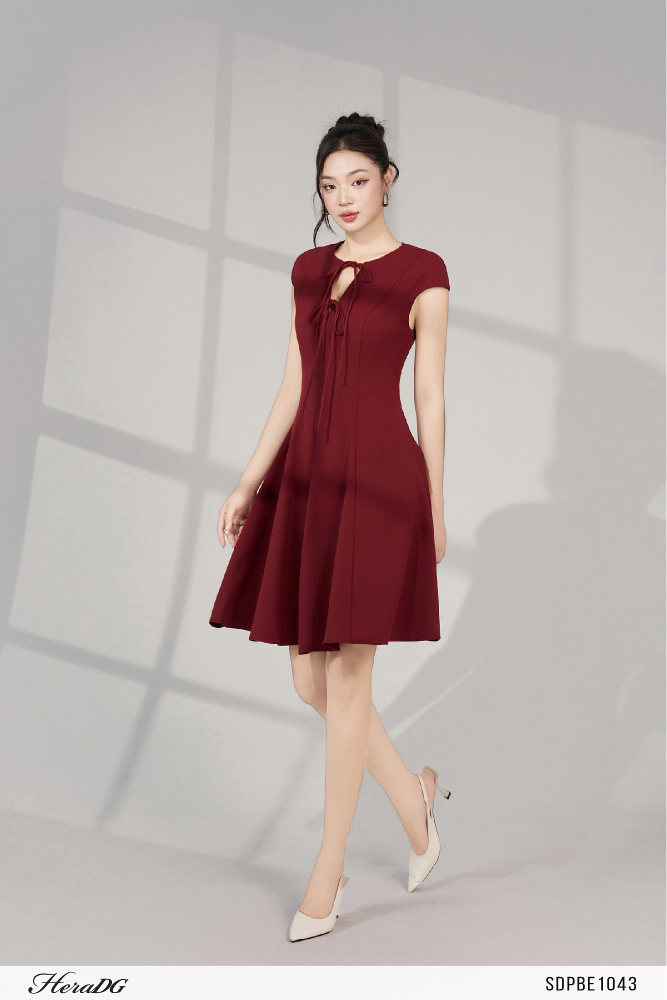 Ảnh của Đầm xoè tay liền cổ nơ