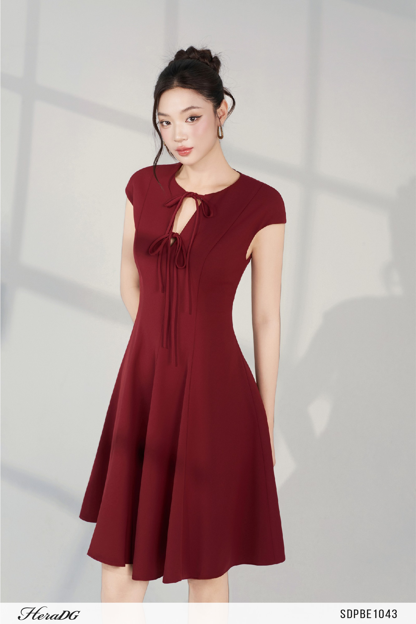Ảnh của Đầm xoè tay liền cổ nơ