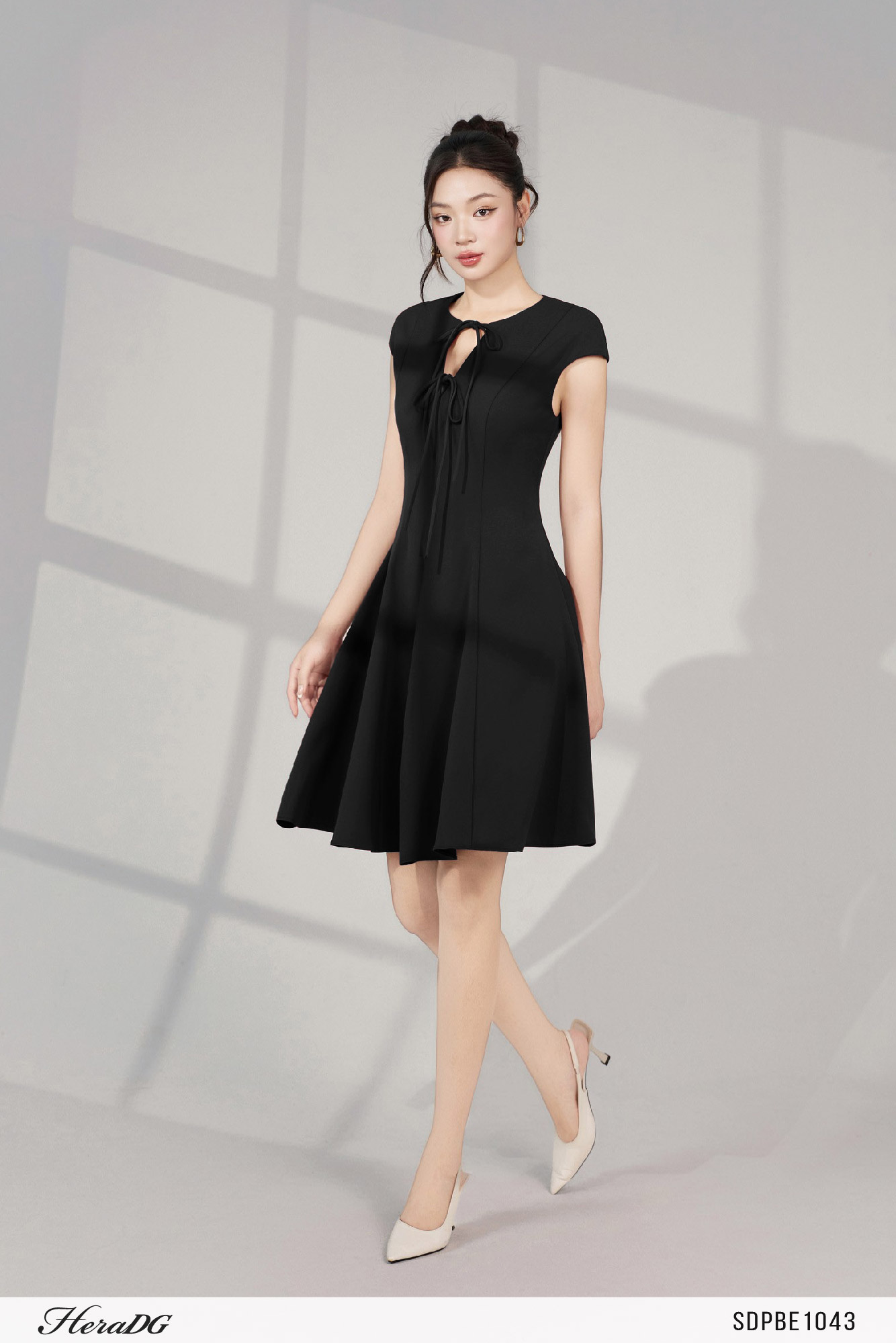Ảnh của Đầm xoè tay liền cổ nơ