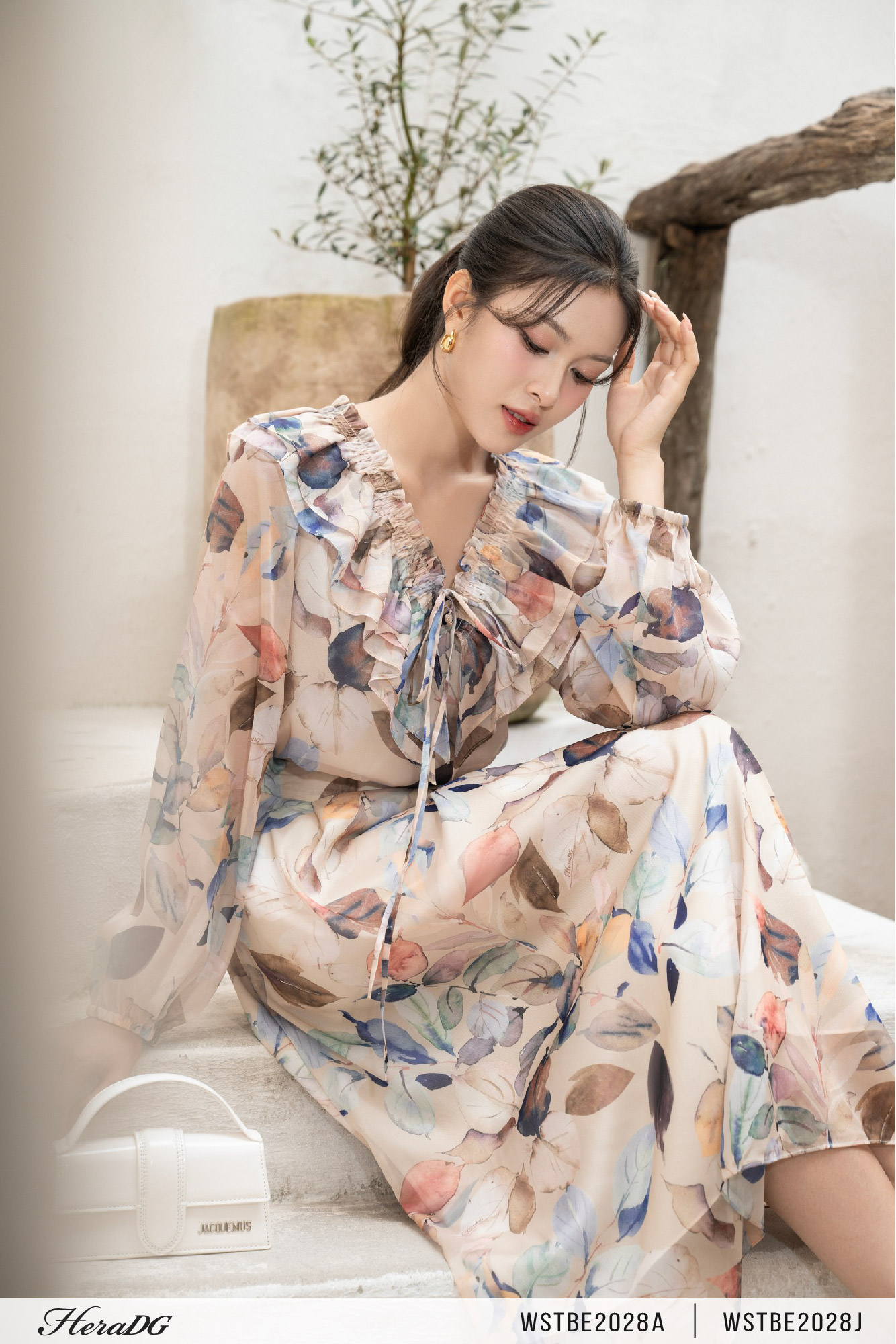 Ảnh của Áo kiểu cổ V lá bèo xếp