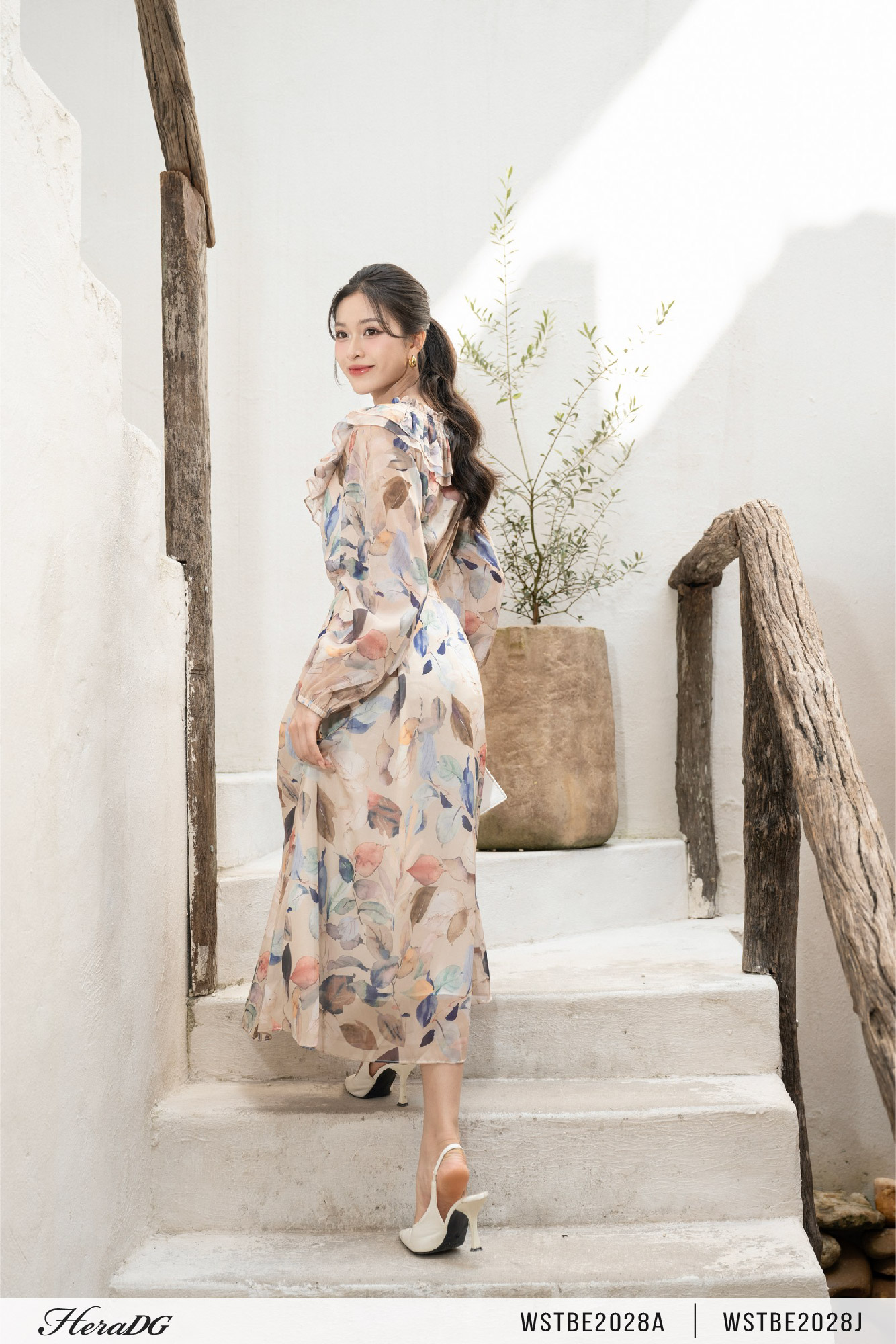 Ảnh của Áo kiểu cổ V lá bèo xếp