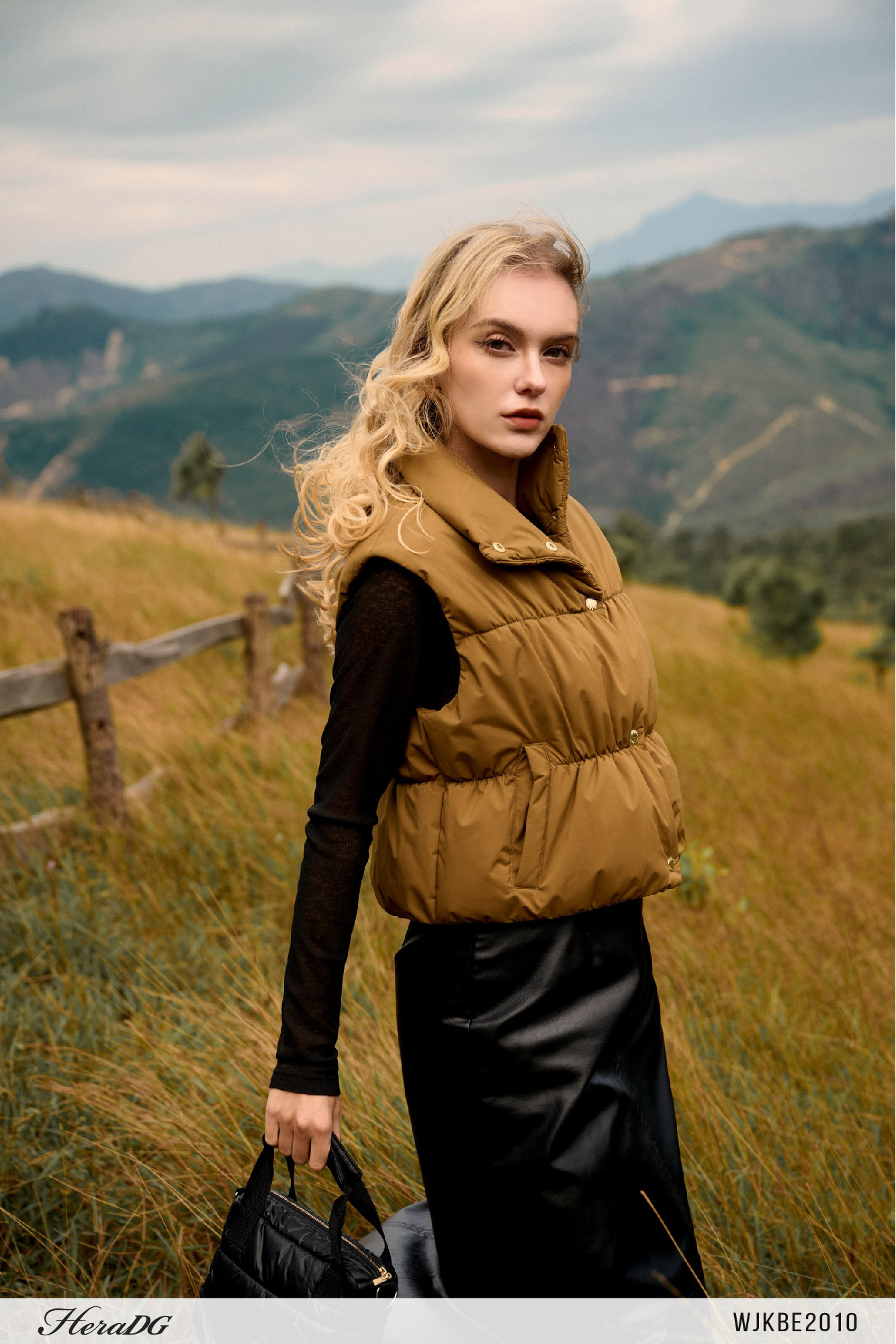 Ảnh của Áo gile 3 lớp cổ phễu