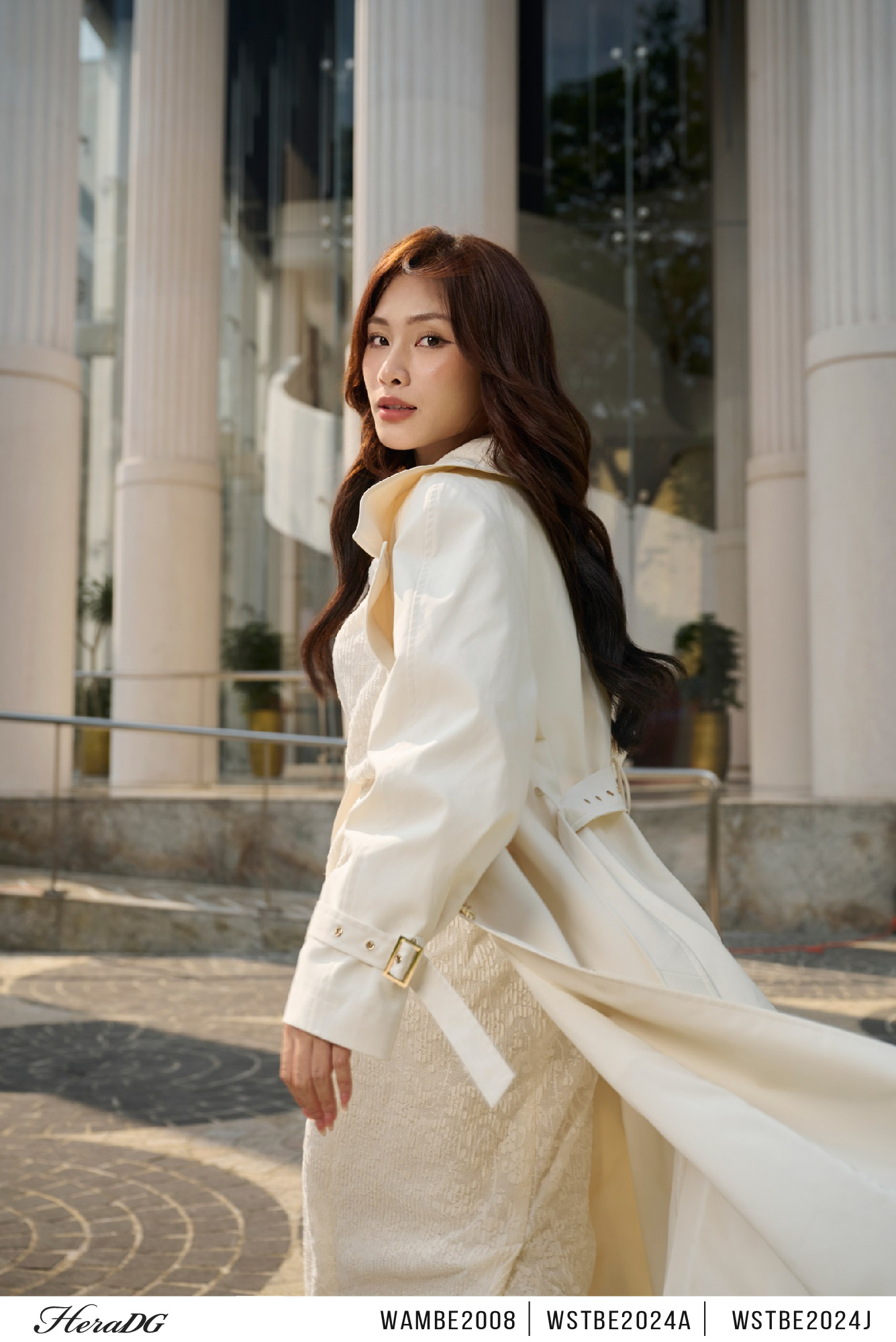 Ảnh của Áo măng tô cổ 2 ve kèm đai