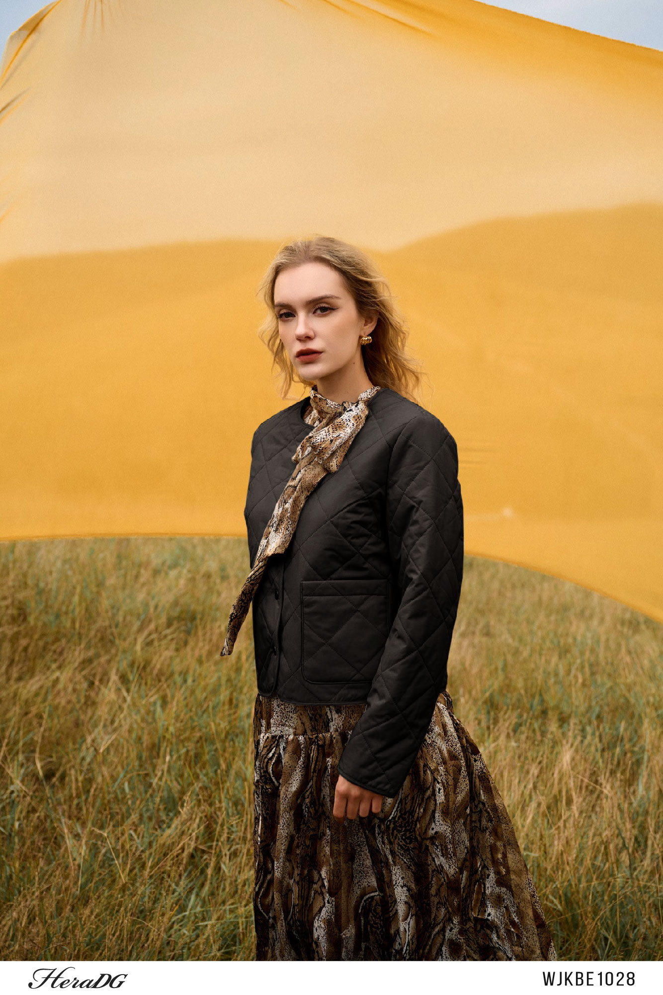 Ảnh của Áo phao 3 lớp dáng ngắn trần trám