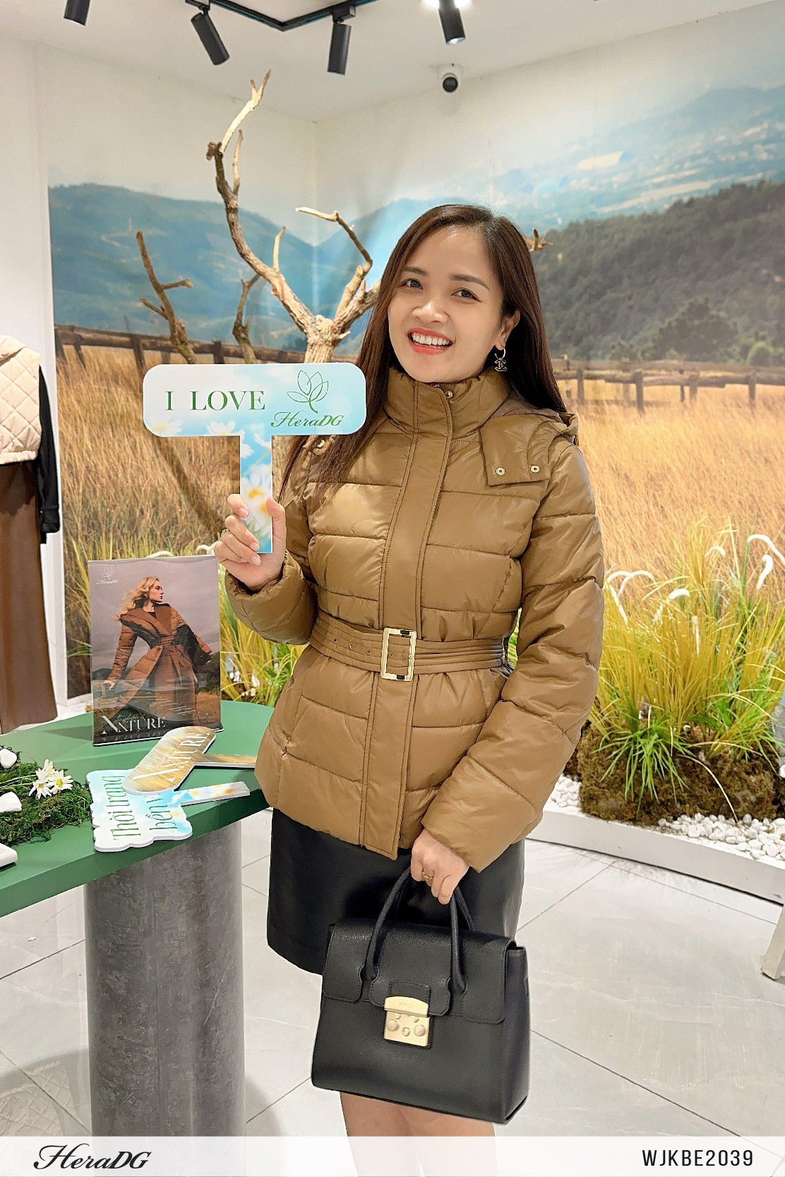 Ảnh của Áo phao 3 lớp dáng ngắn trần ngang có mũ