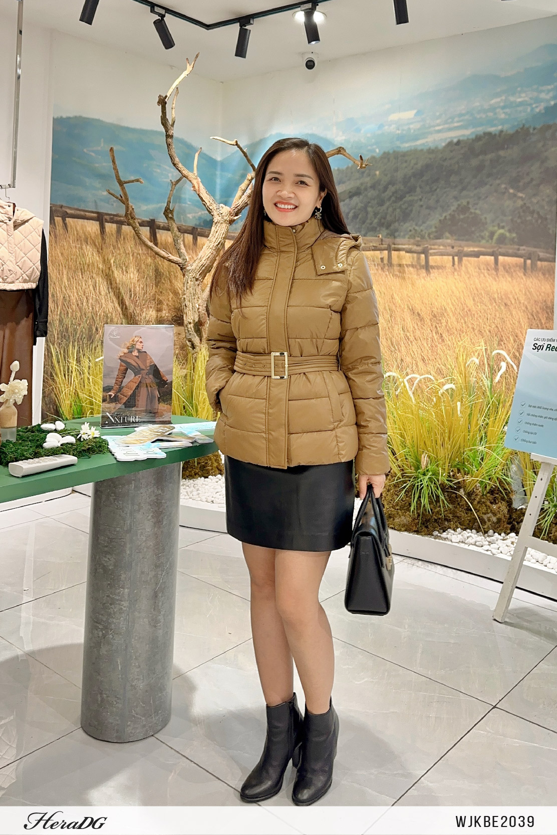 Ảnh của Áo phao 3 lớp dáng ngắn trần ngang có mũ