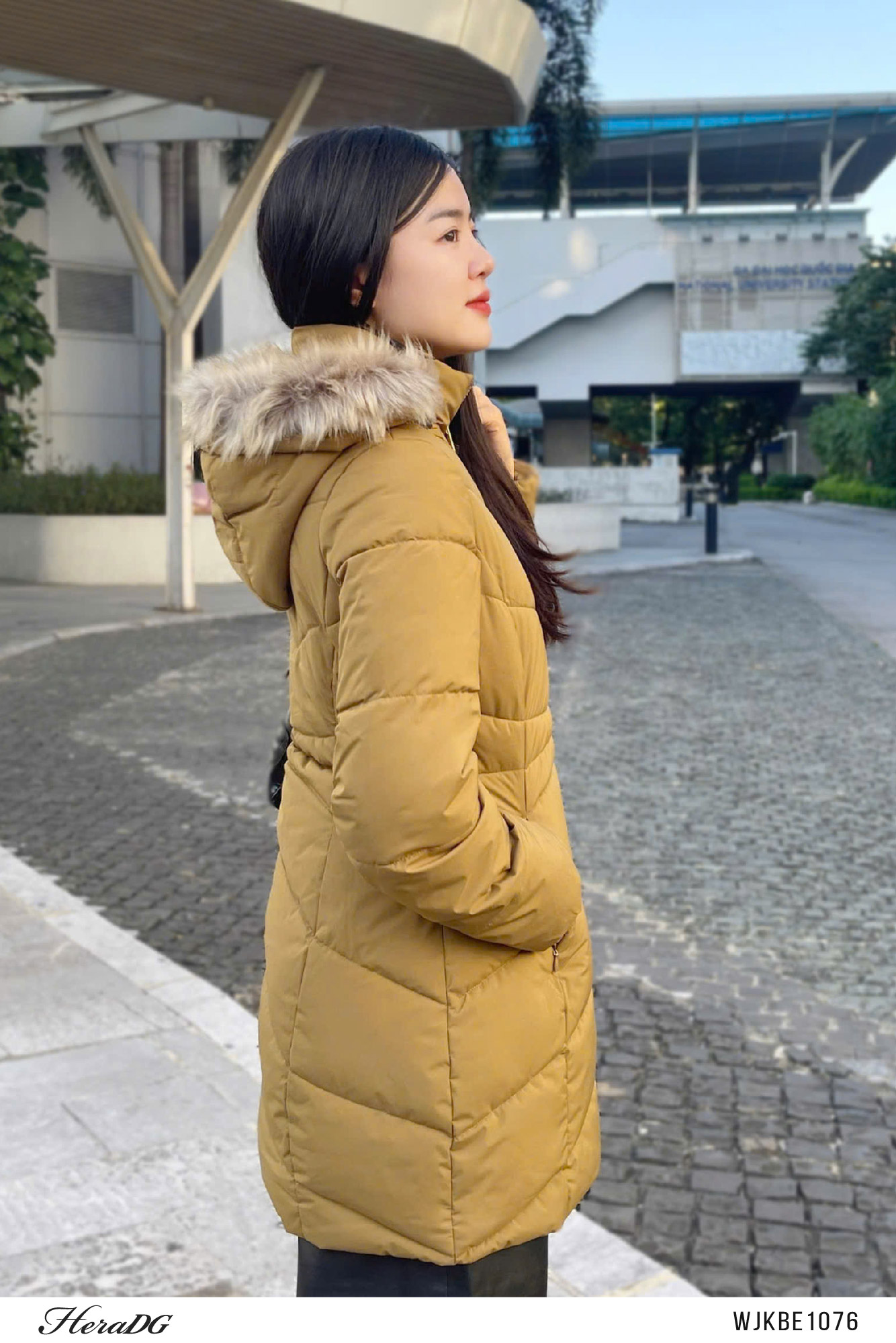 Ảnh của Áo phao 3 lớp dáng lỡ mũ lông tháo rời