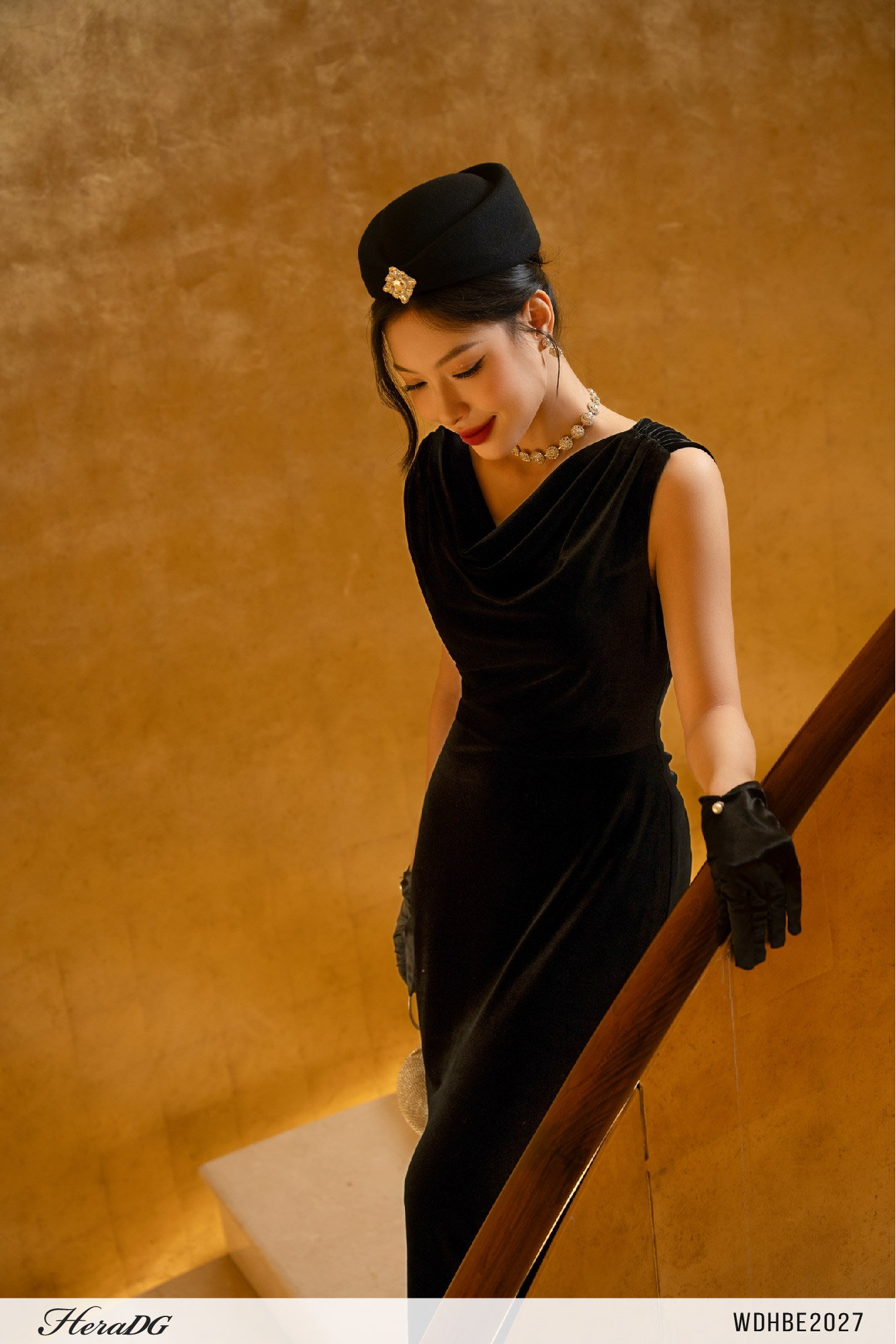 Ảnh của Đầm nhung đuôi cá cổ đổ