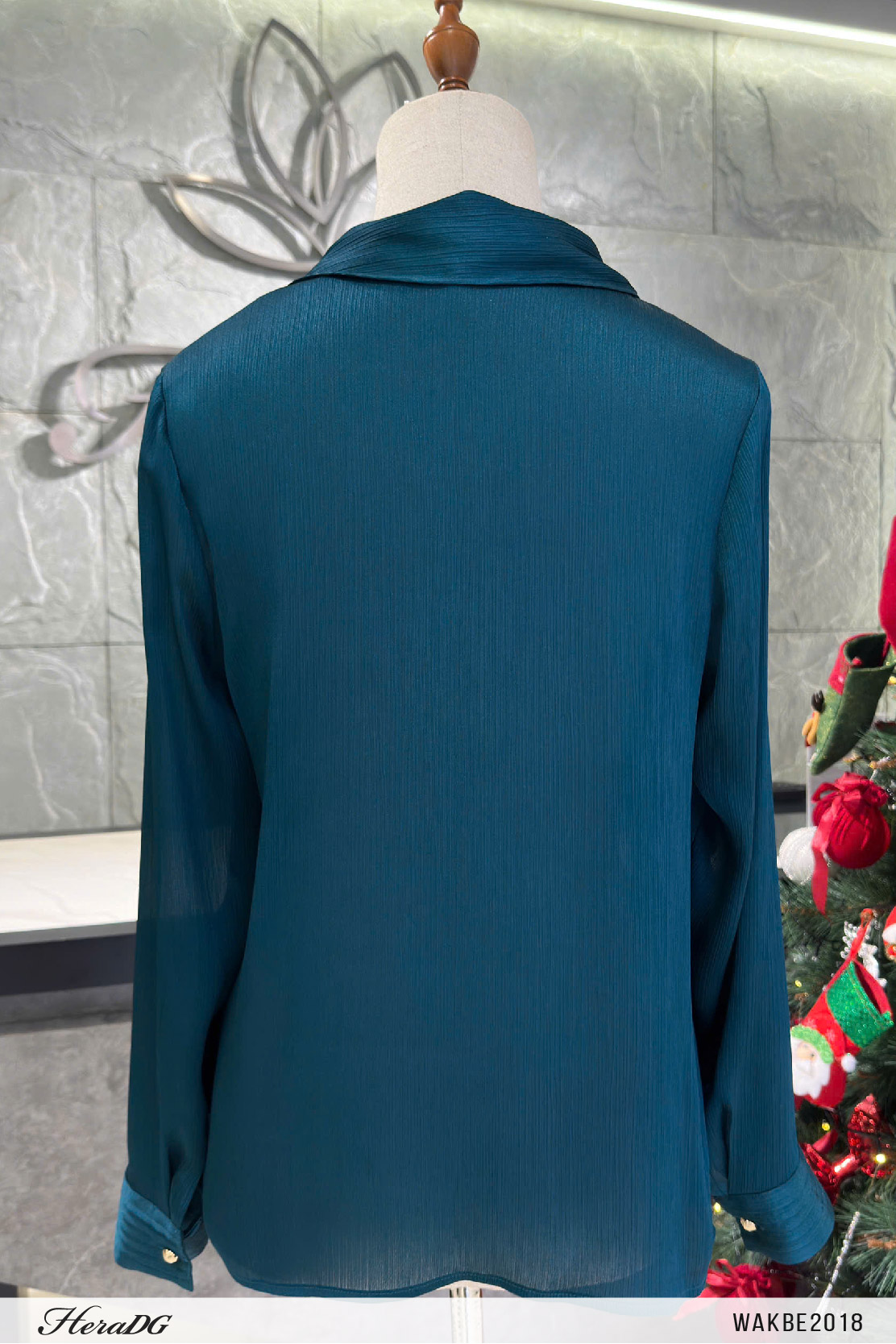 Ảnh của Áo kiểu cổ liền khăn