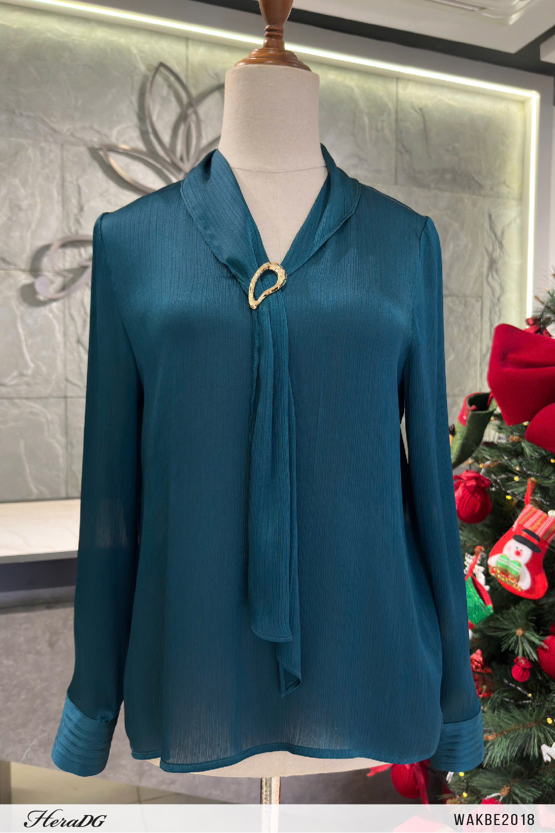 Ảnh của Áo kiểu cổ liền khăn