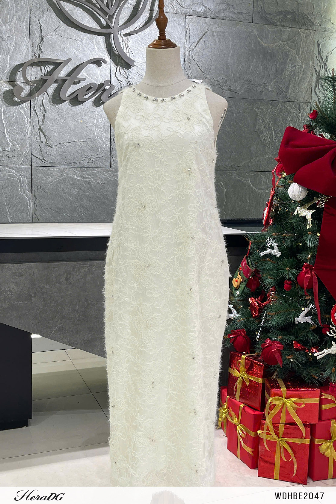 Ảnh của Đầm suông cổ dáng yếm