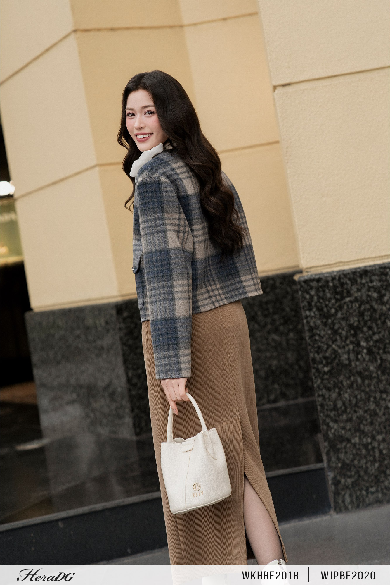 Ảnh của Áo khoác dạ khâu tay dáng ngắn