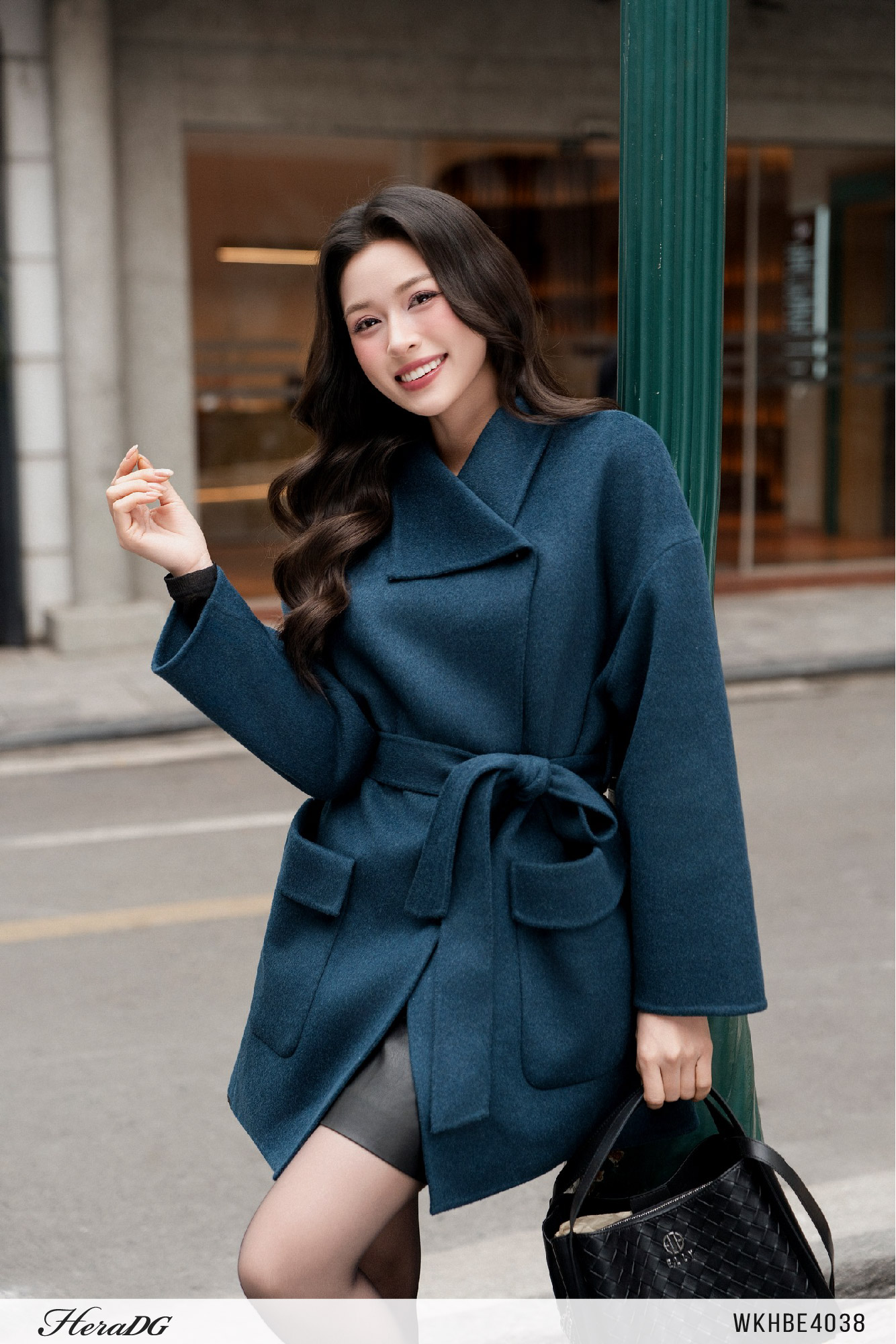 Ảnh của Áo khoác dạ khâu tay dáng lỡ/WKHBE4038/HERA15