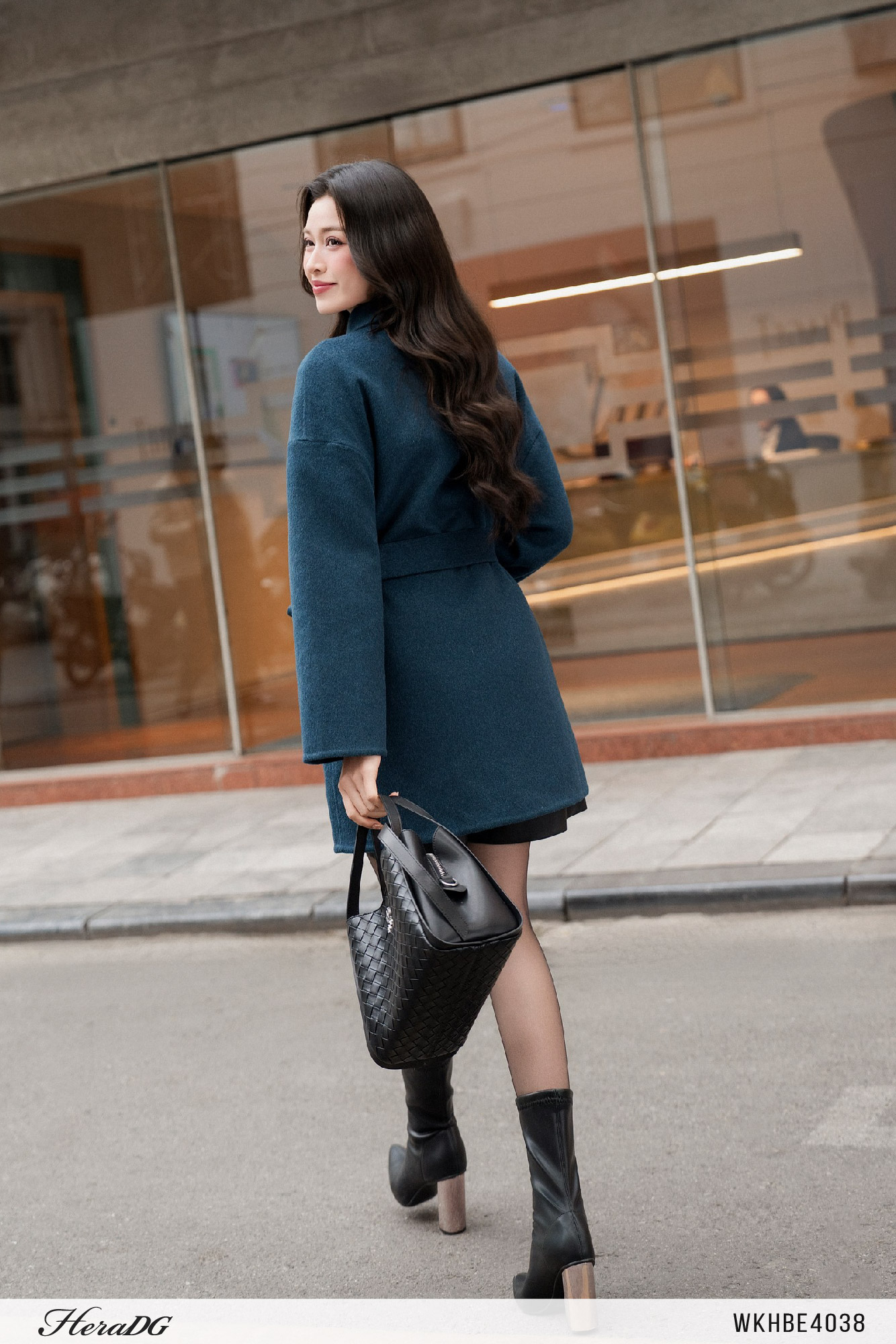 Ảnh của Áo khoác dạ khâu tay dáng lỡ/WKHBE4038/HERA15