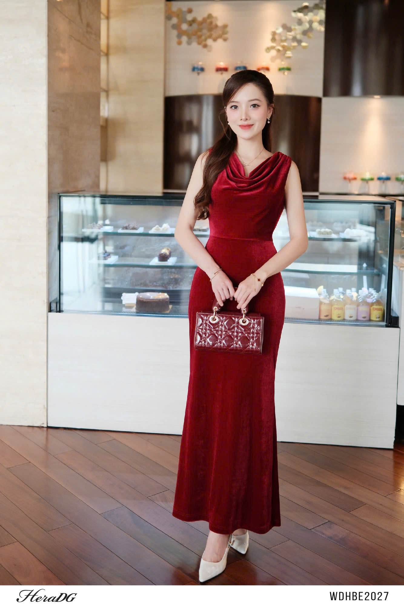 Ảnh của Đầm nhung đuôi cá cổ đổ