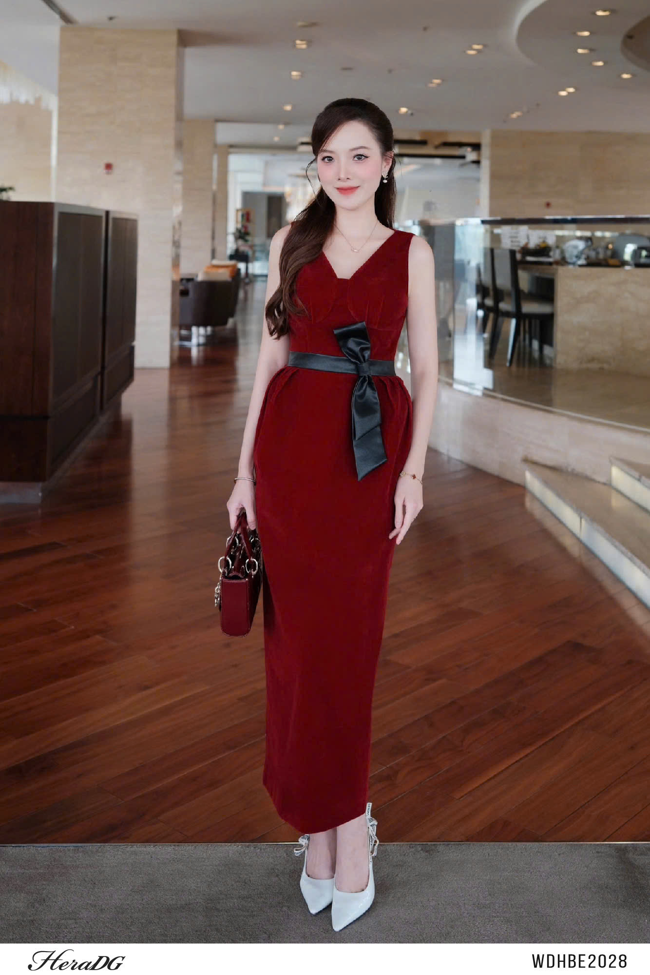 Ảnh của Đầm nhung cổ tim phối nơ da