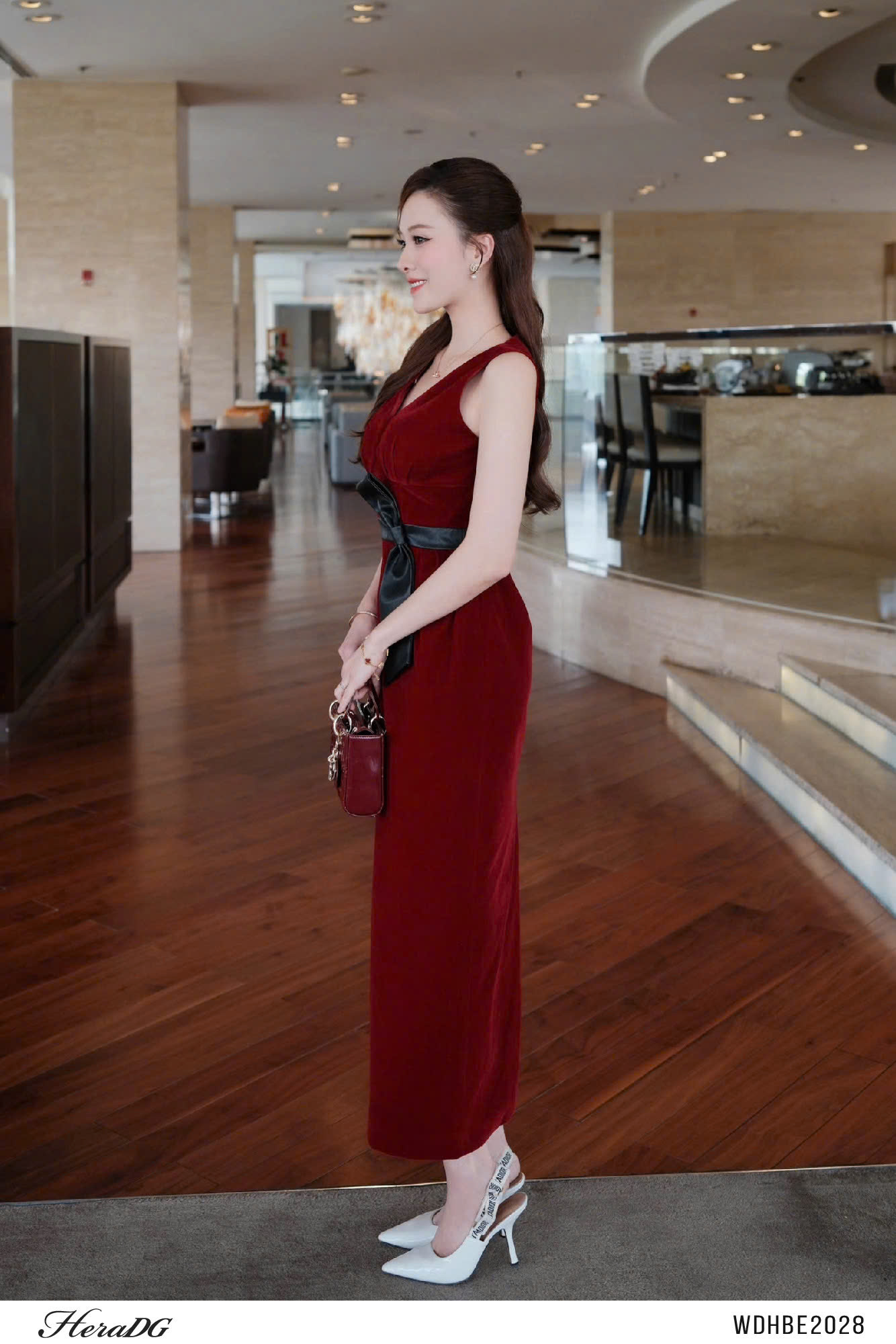 Ảnh của Đầm nhung cổ tim phối nơ da