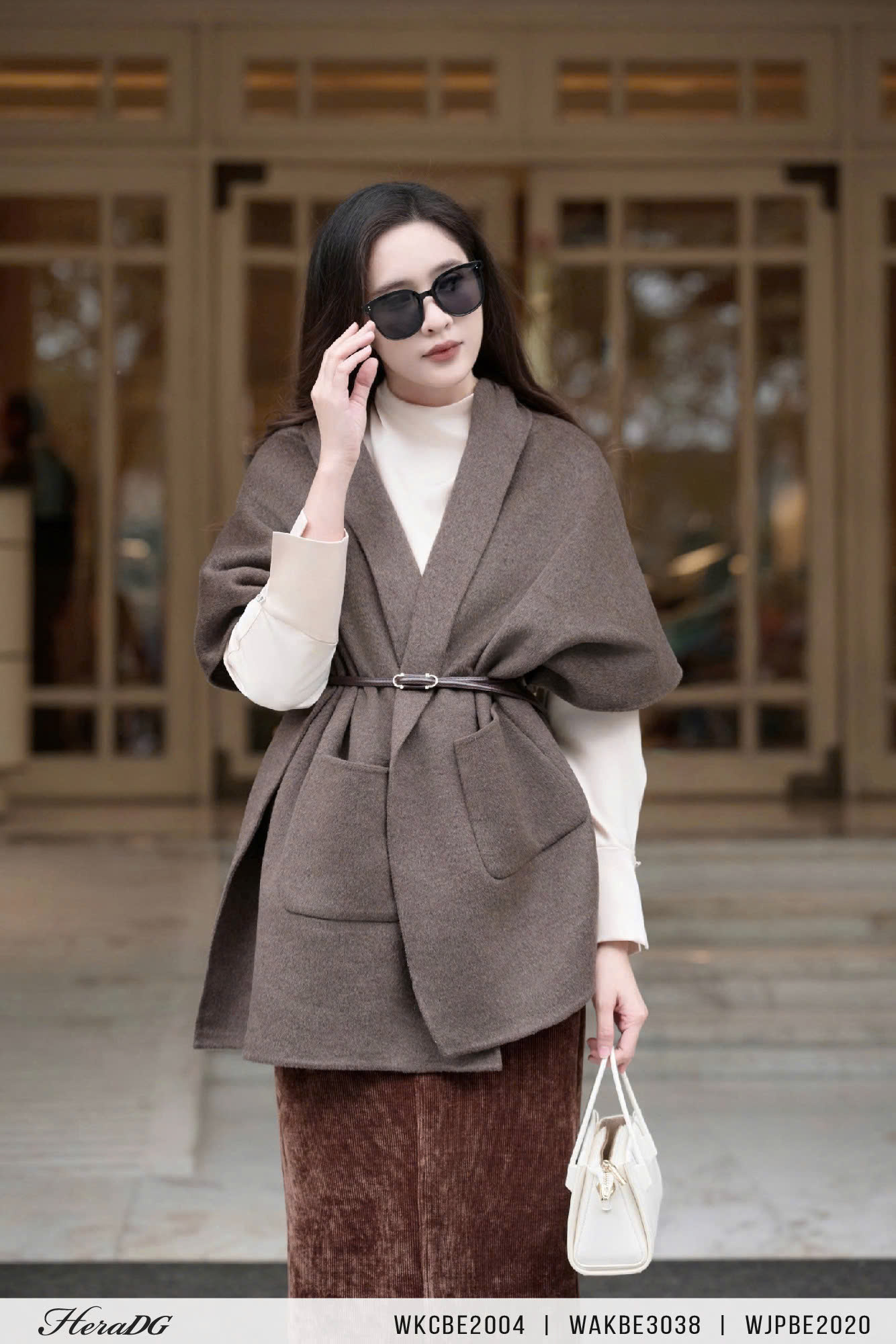 Ảnh của Khăn choàng dạ khâu tay