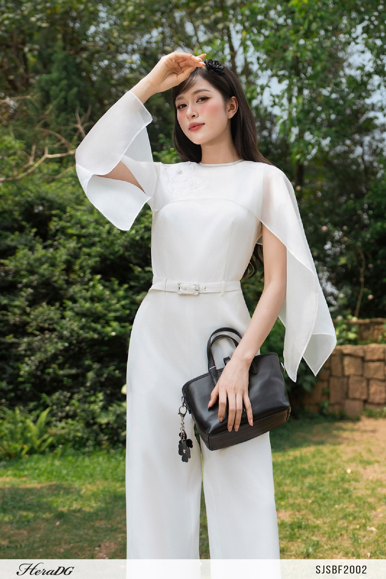 Ảnh của Jumpsuit cổ yếm kèm choàng tơ
